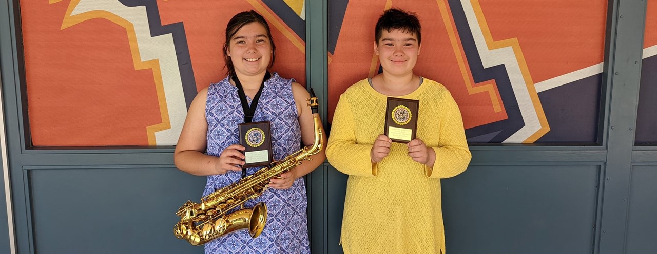 miramonte students with their music awards for band and choir